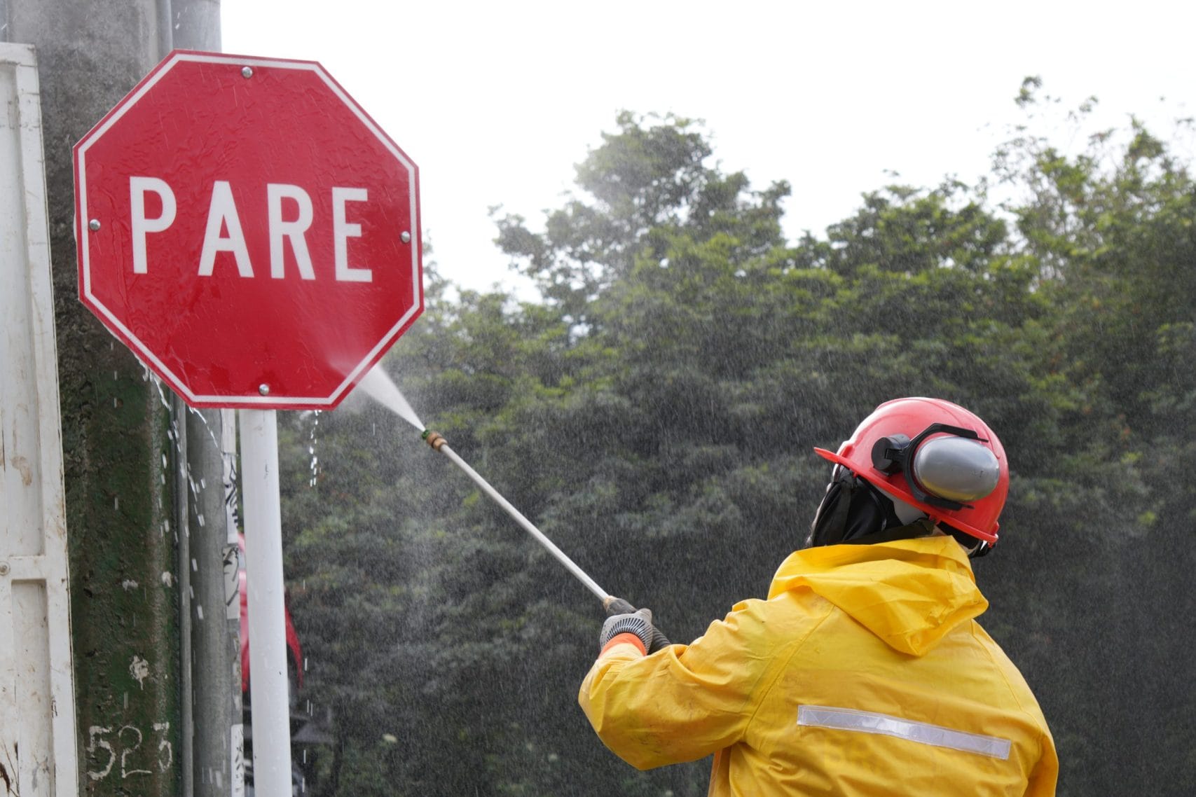 FOTOS LIMPIEZA DE SEÑALES EN AUTOPISTA NORTE 06-06-25- (1)