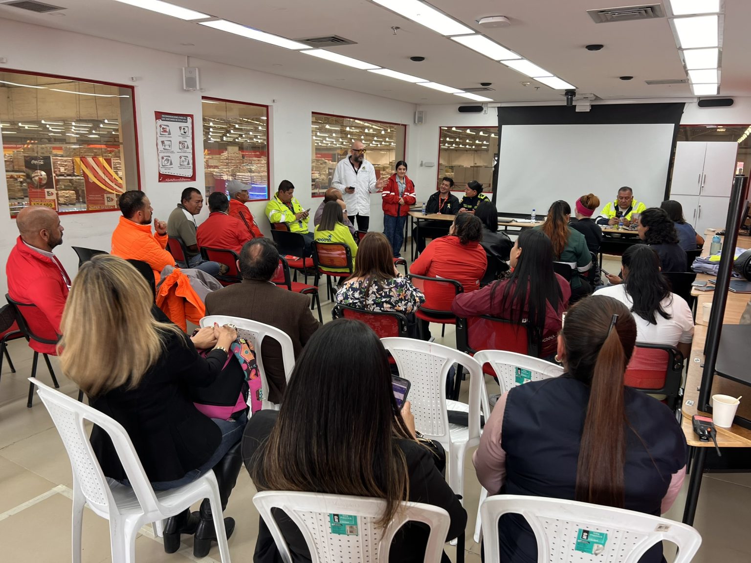 Participación en mesas de trabajo comunitarias