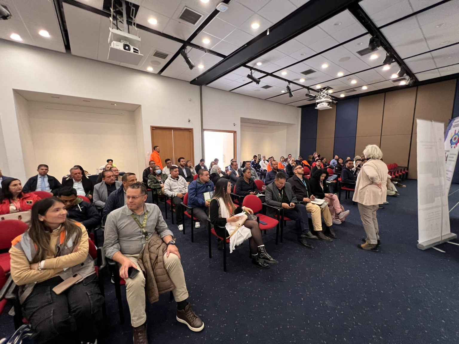 Reuniones con comunidades